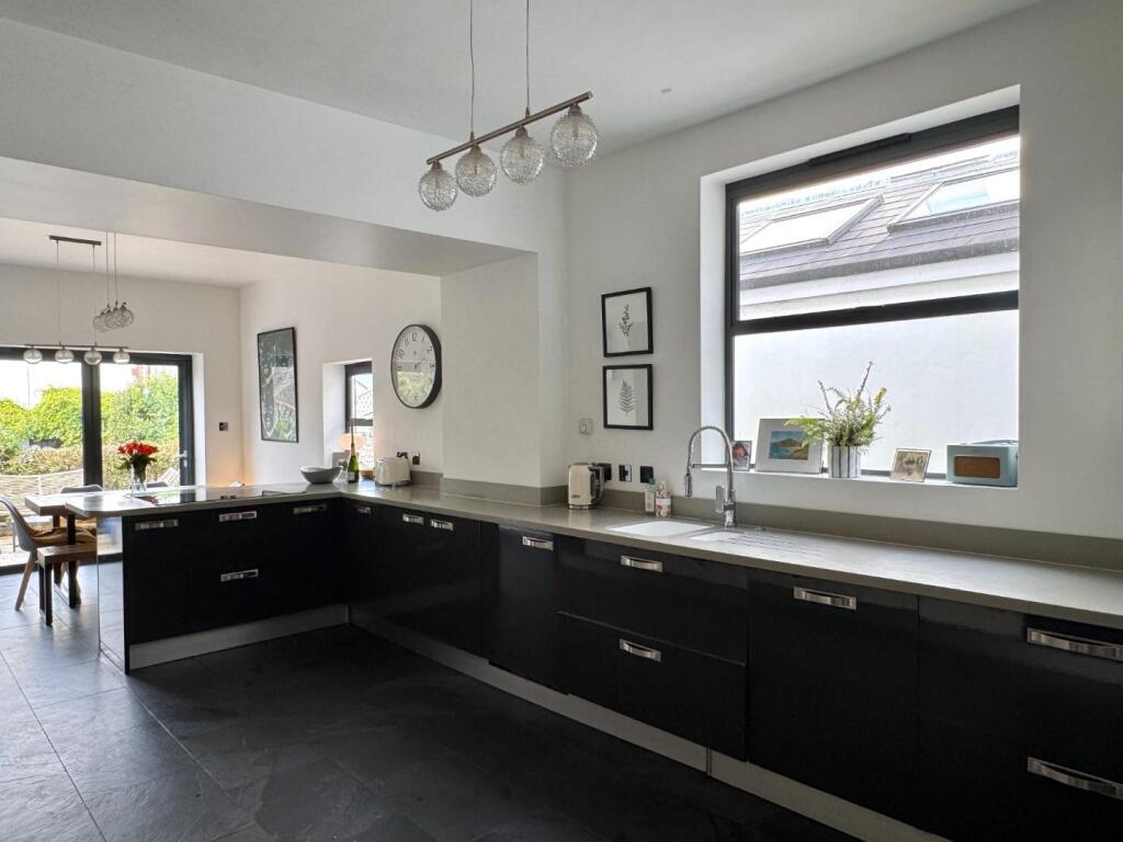 Kitchen/Dining