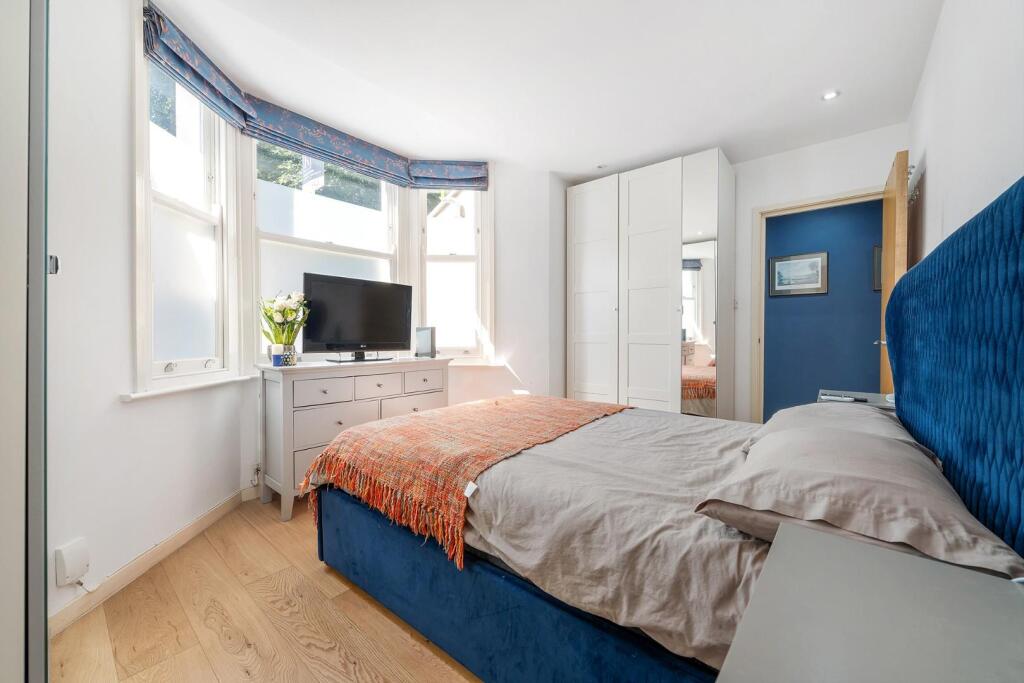 Bedroom 1 (2).JPG