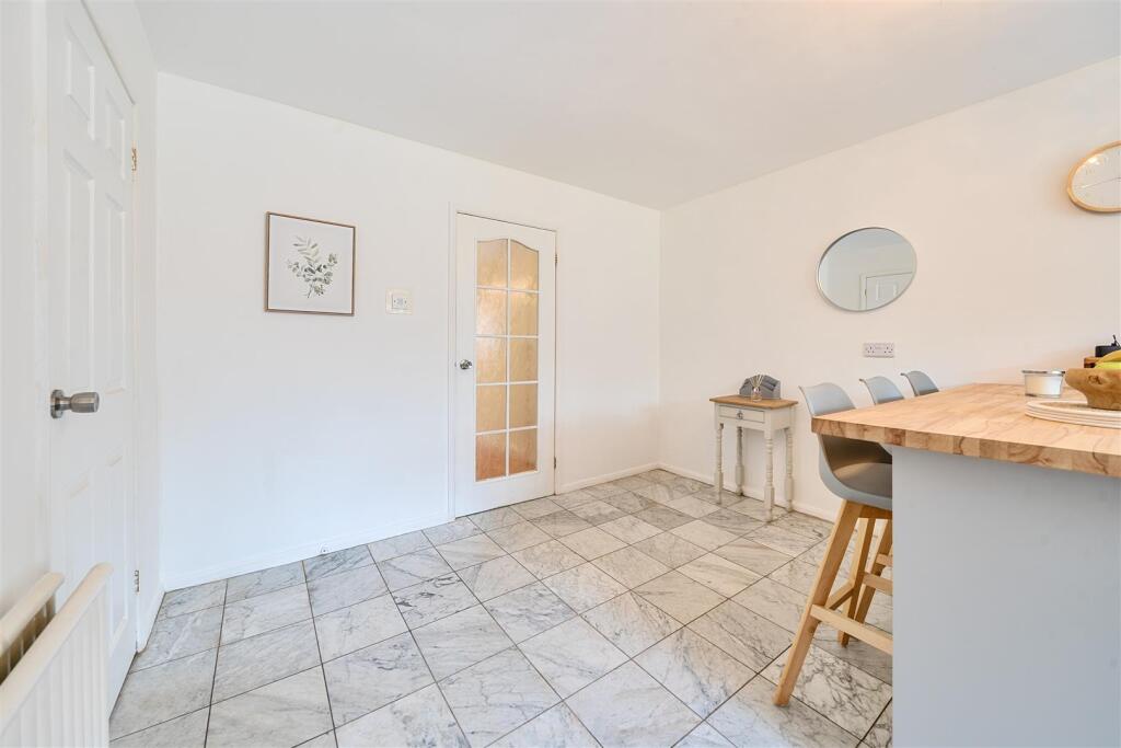 39 Hillside Avenue, Silverstone (12).jpg