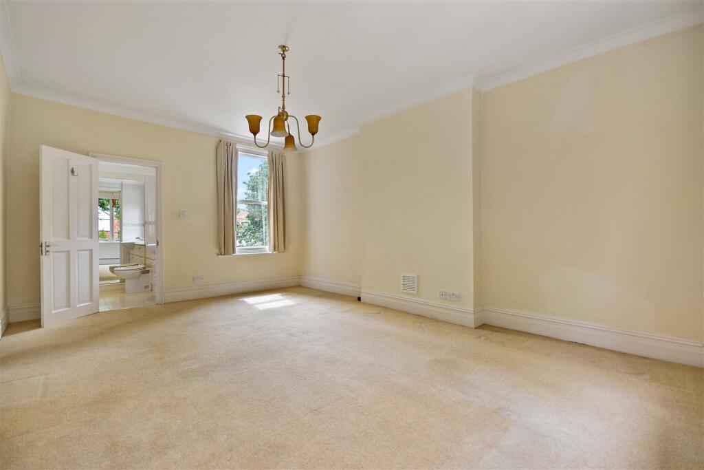 Brook Green Lettings  Heathfield Road - BedroomA3 
