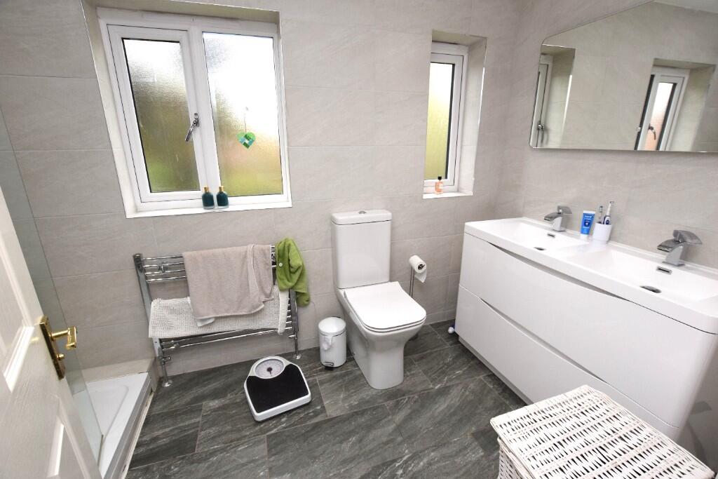en-suite shower room