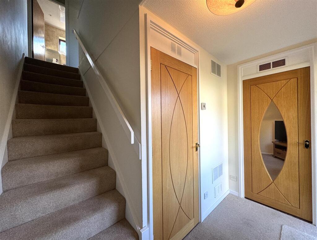 HALLWAY.JPG