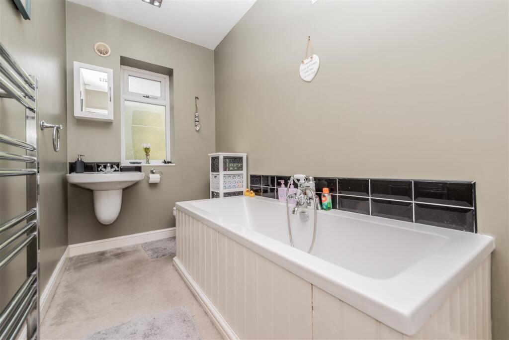 Bathroom / WC: