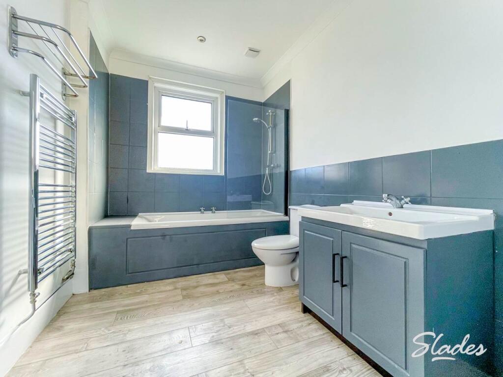 14c Carbery bathroom