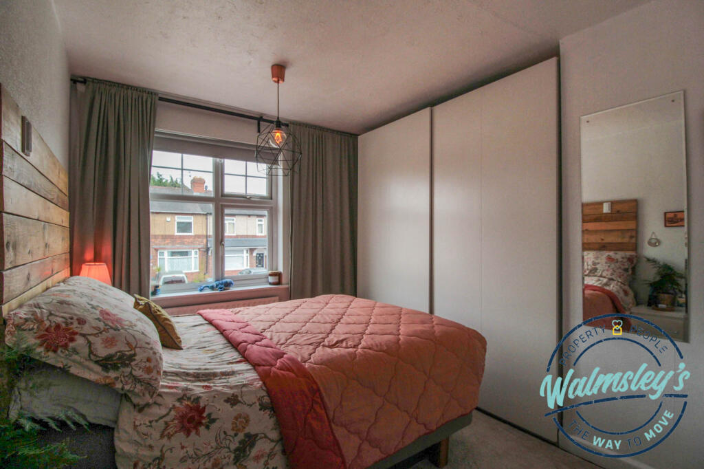 Main bedroom to frontage