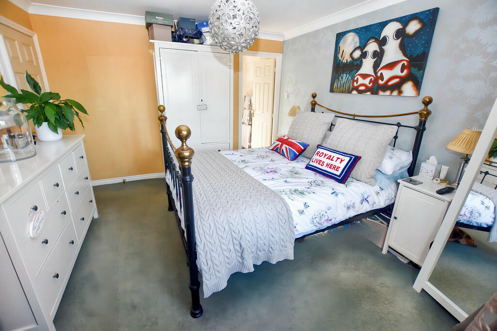 Principal Bedroom...