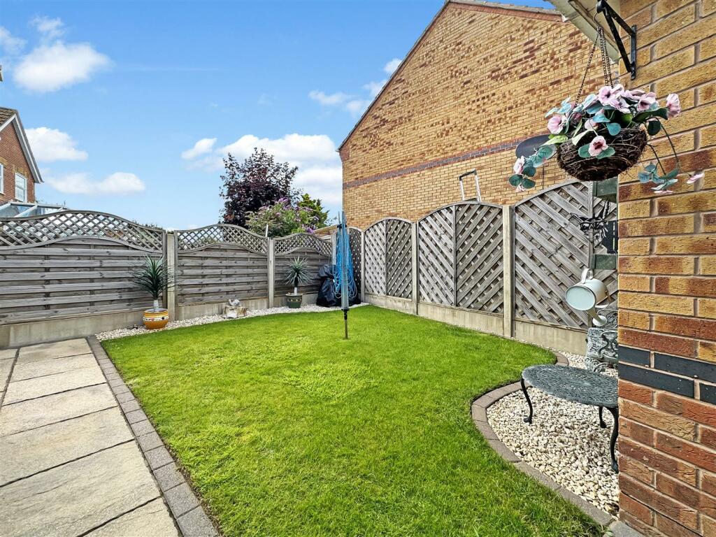 Low-Maintenance Garden 555