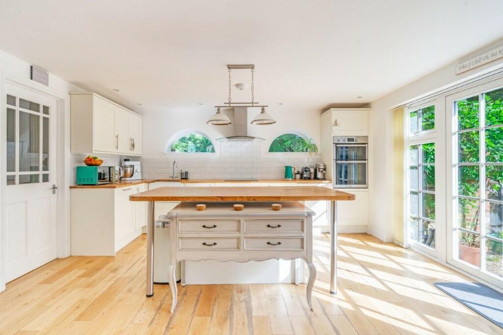 Kitchen/breakfast rm