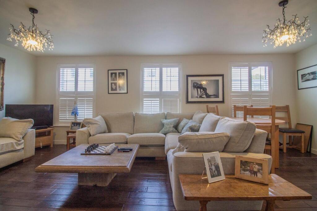 63a Churchgate Street [Living Room area] 03.jpg