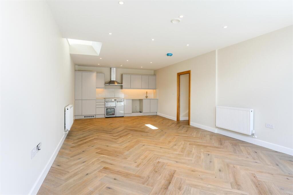 1469541018 - The Works, High Steet, KT171.jpg