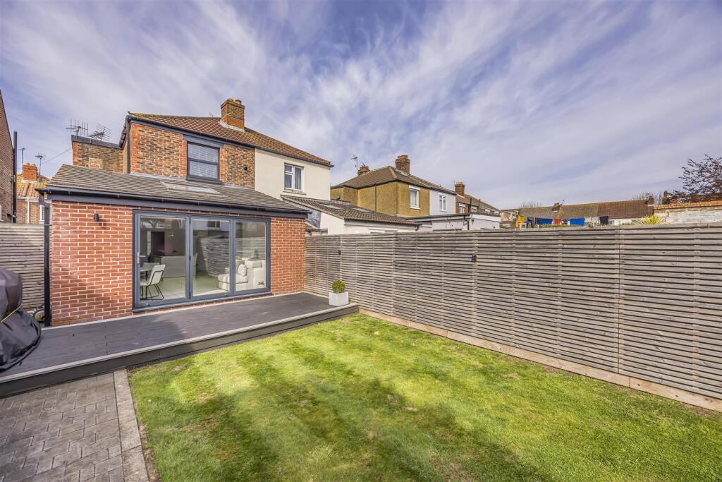32 Kenyon Road, Copnor-PorticoMarketing-SoldBy-35.