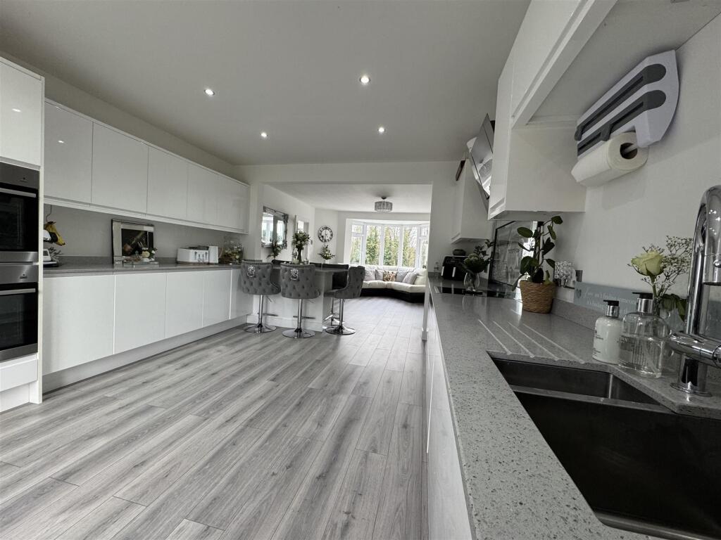 Kitchen V