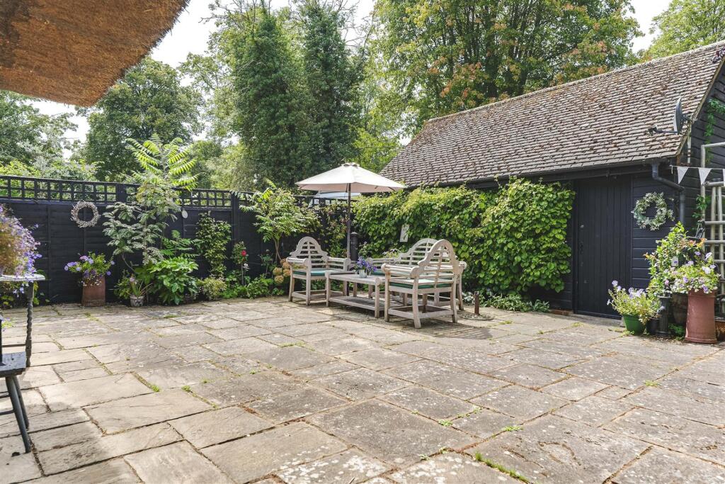 Side courtyard c.jpg