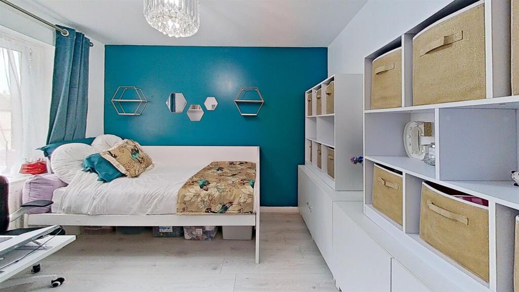 13-A-Clos-y-Carlwm-Bedroom 2.jpg