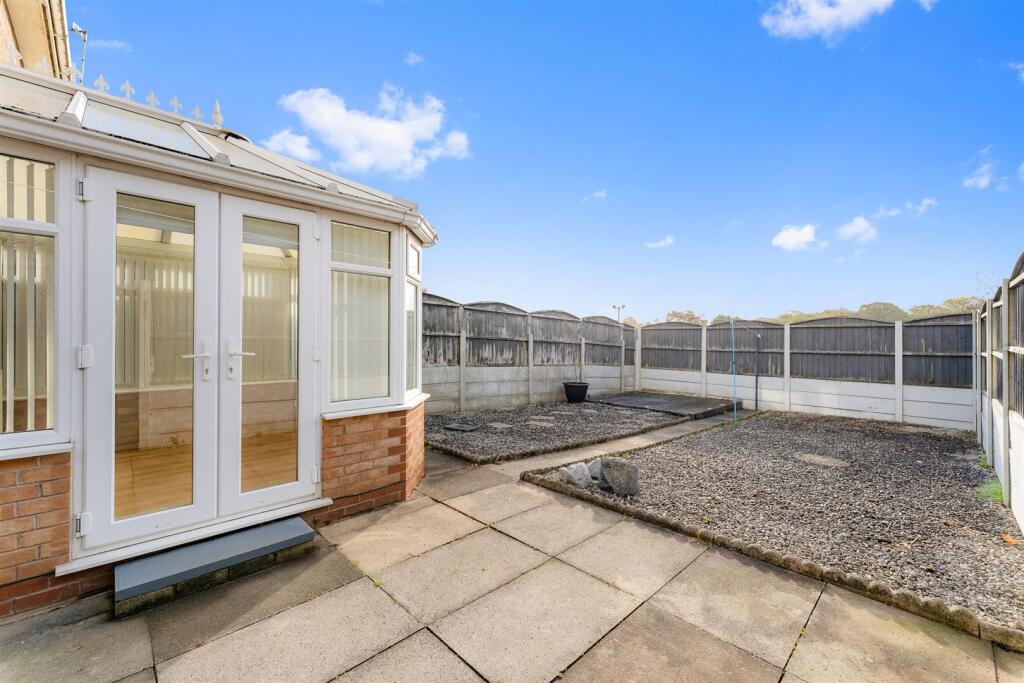 59 Manorwood garden.jpg