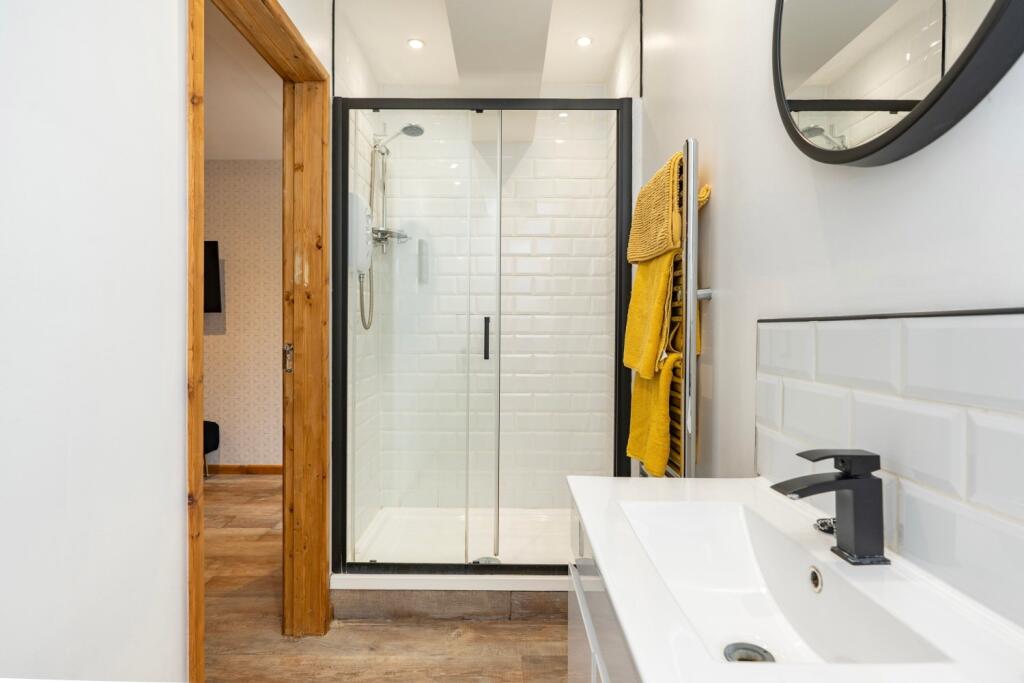 Annexe bathroom