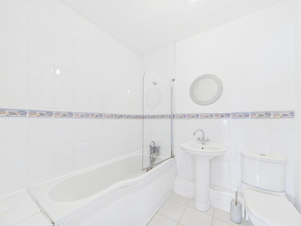 Ground Floor Ensuite.jpg