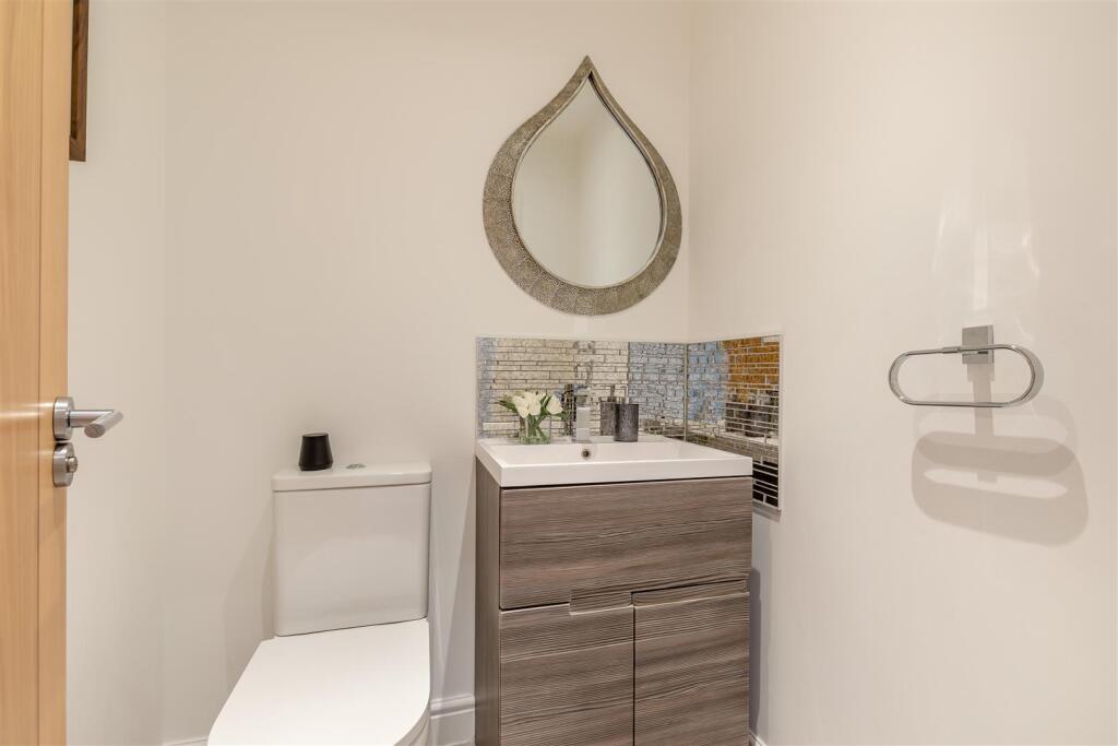 8665443-interior30.jpg