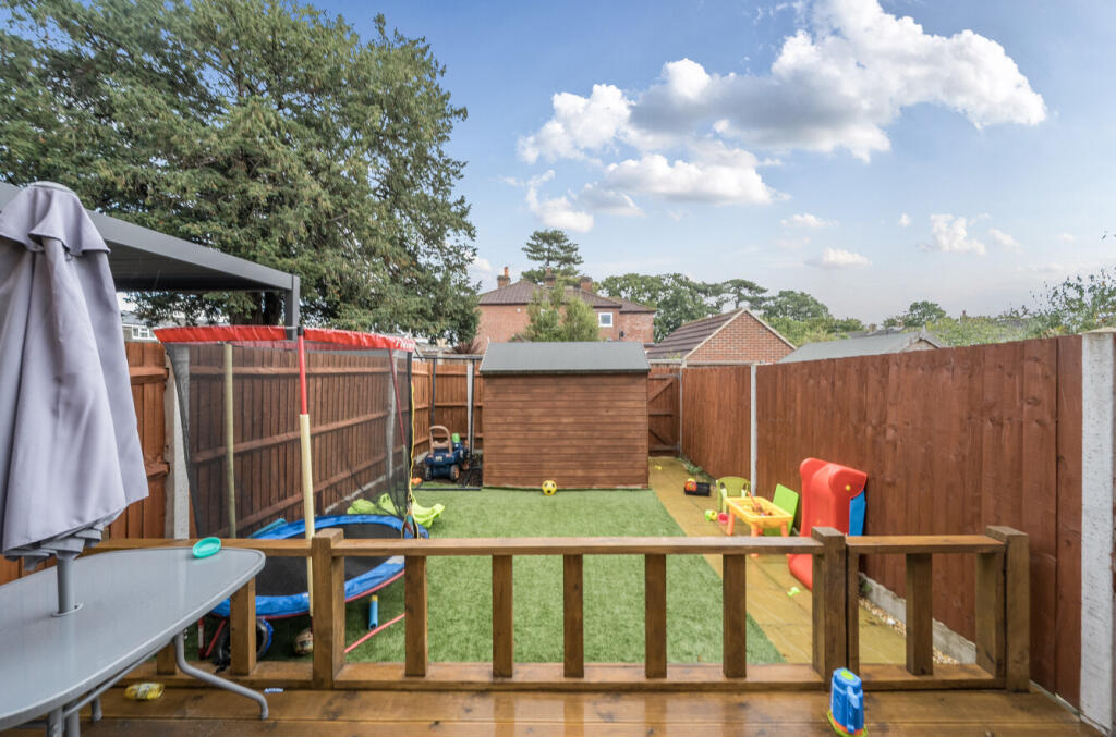 1353706-5-68c422e...