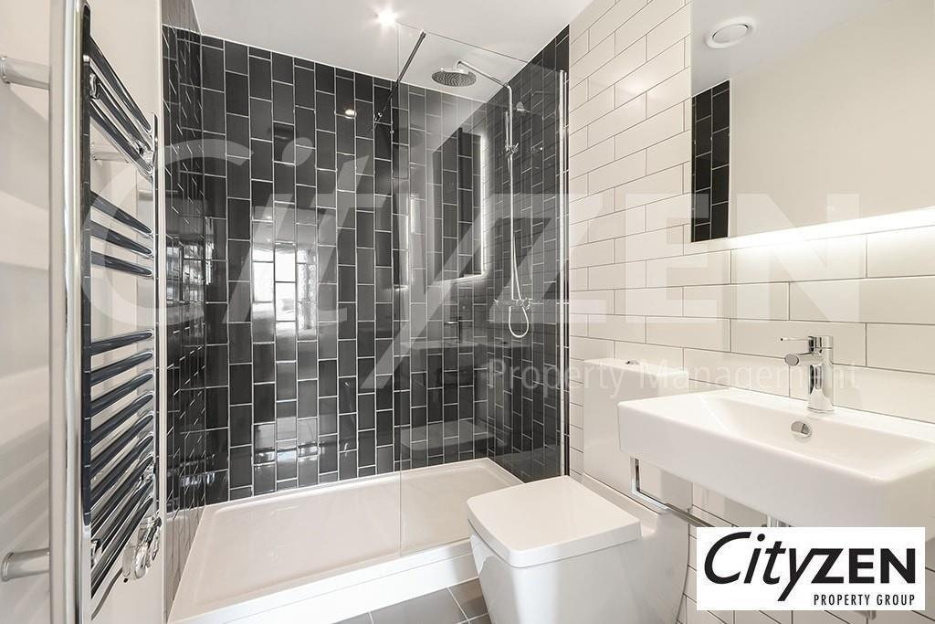 EN-SUITE SHOWER ROOM