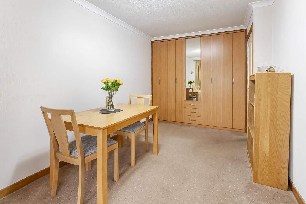 Bedroom 2/Dining Room
