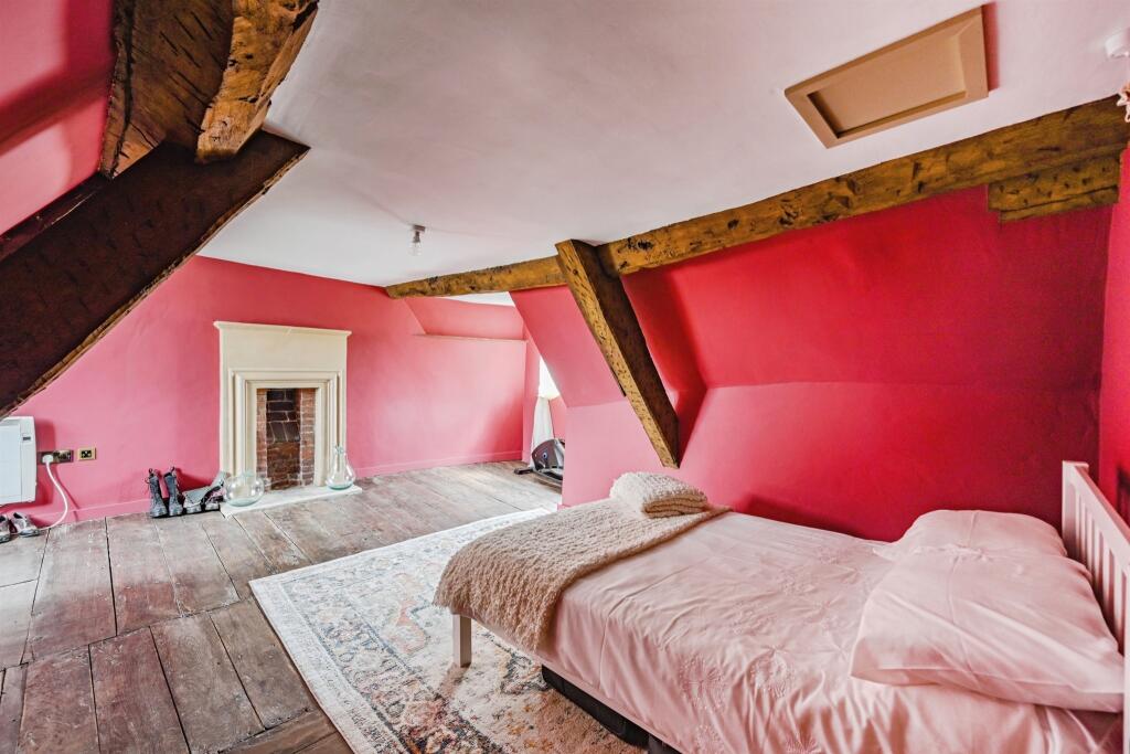 Bedroom: