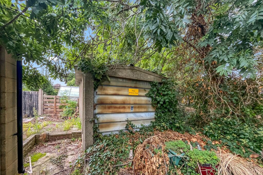 82 Hamilton Avenue, Sutton, Surrey, SM3 9RL