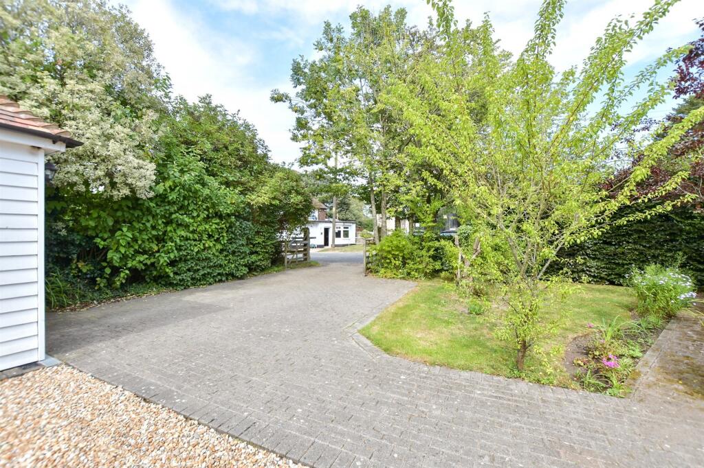 Driveway/Parking