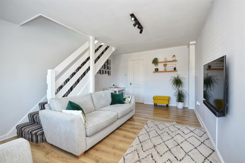 Sitting Room / Dining Room