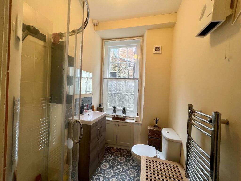 Bathroom 3.jpg