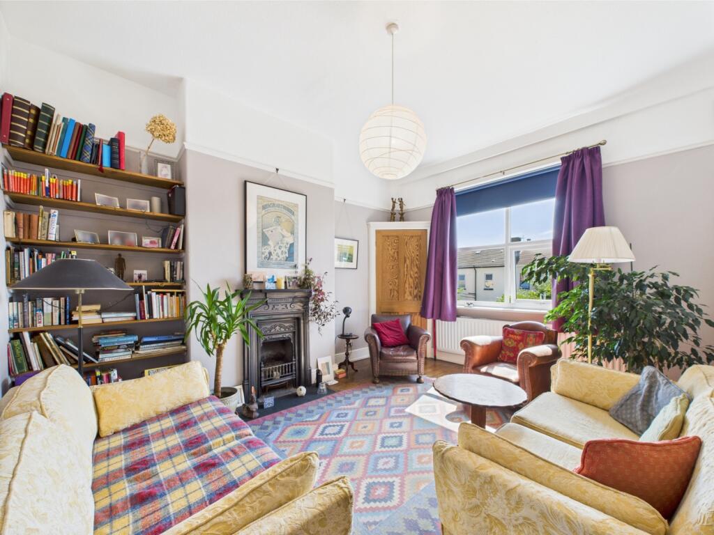 CAM02386G0-PR0130-STILL001