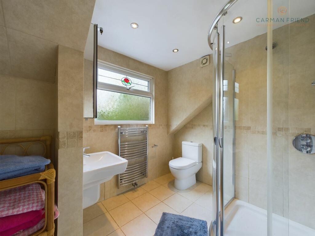 En Suite to Bedroom 2