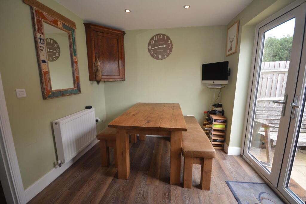 thorntree road 8 dining.JPG