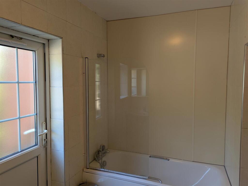 10-05-2025__15-21-57_PXL_20250510_113027573_bath_1