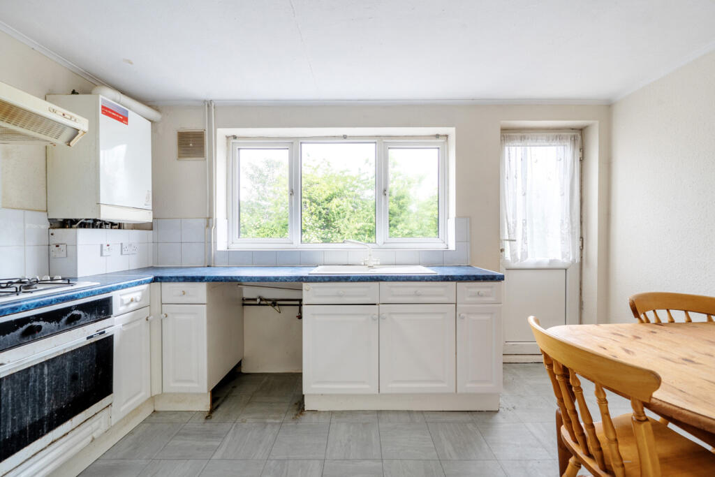 1298236-3-682b237...