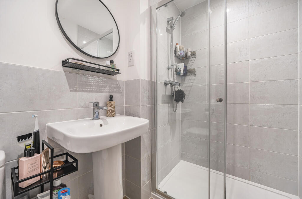 1363027-15-68ecf5...