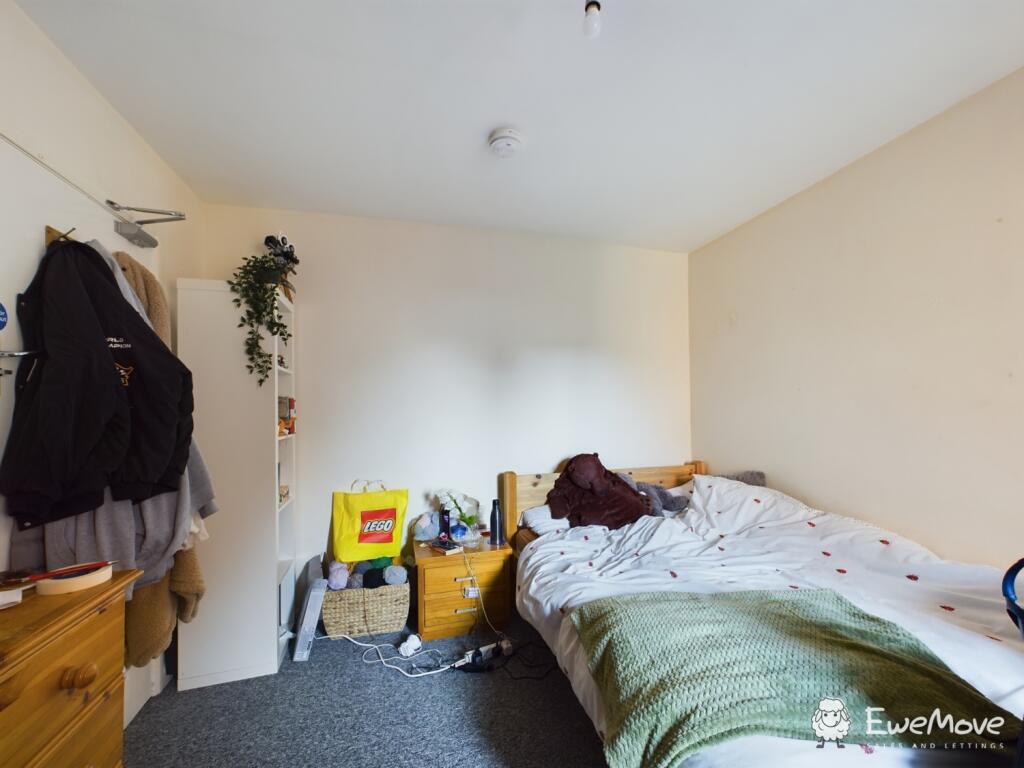 CAM02877G0-PR0025-STILL003