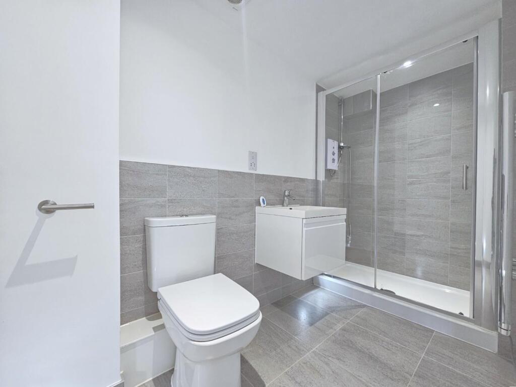 ensuite.jpg