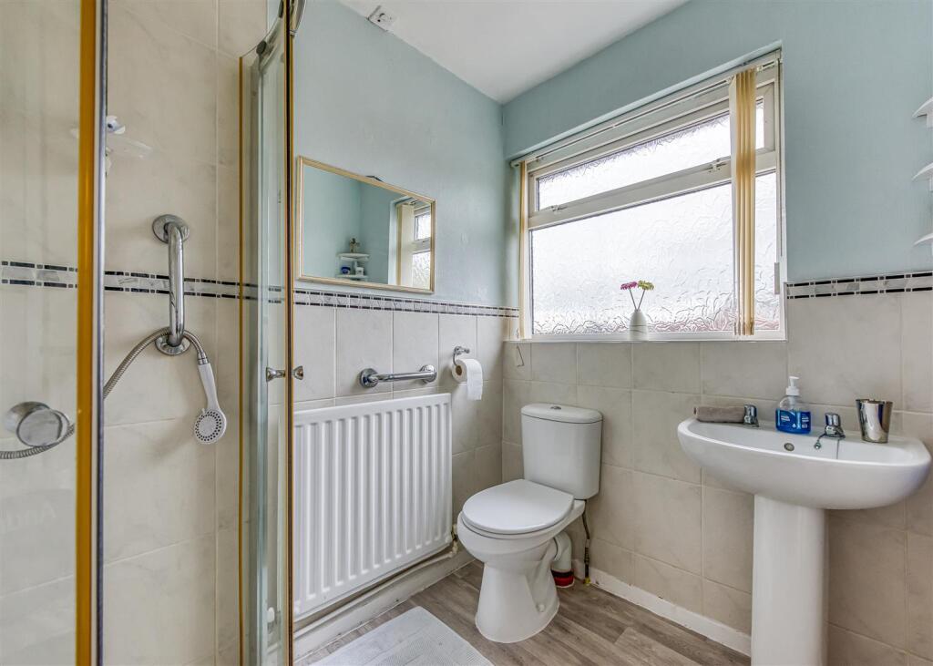 27 Bratch Park-Shower Room.jpg