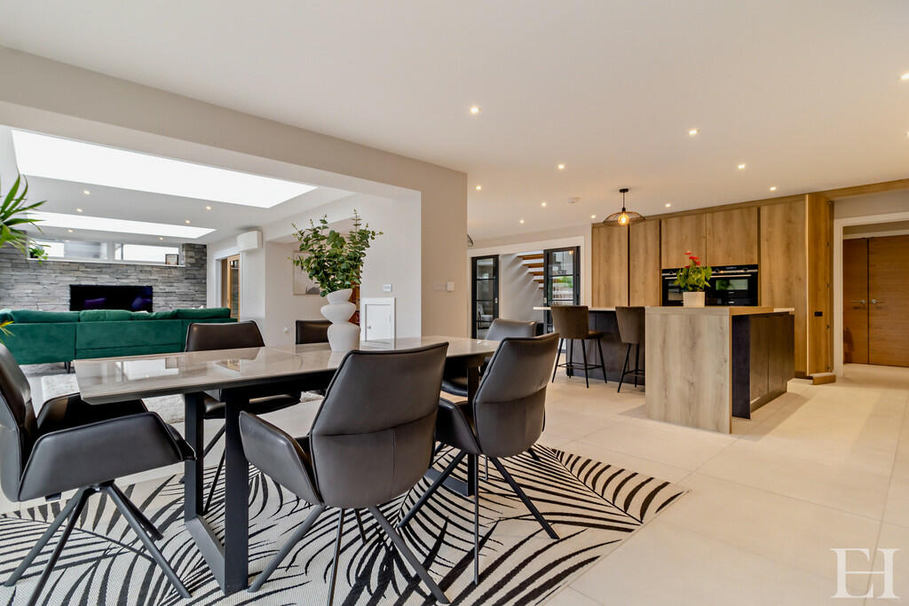 8598904-interiorW...