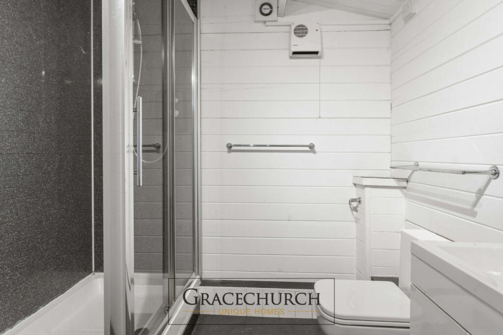 Summer house bathroom