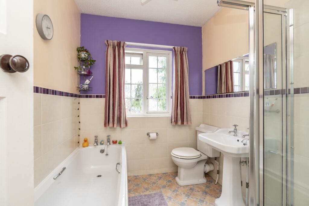 MAYORS WALK BATHROOM