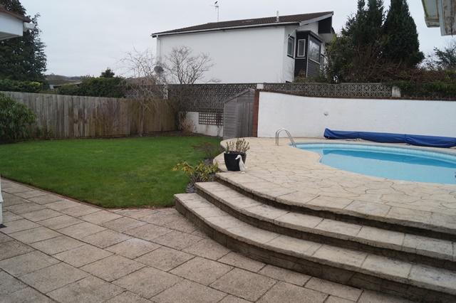 1 Hillcot Close