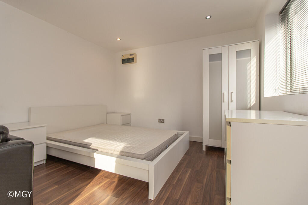 5, 74 Stacey Road...