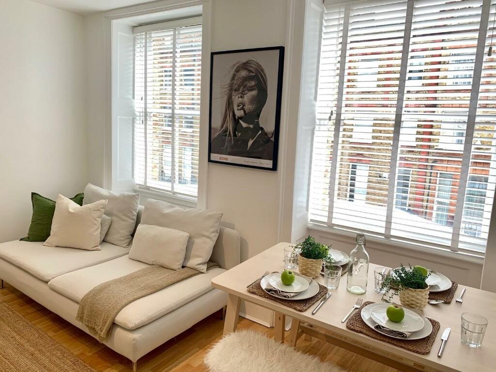 Living Room.jpg