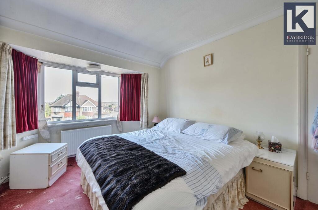 Walsingham Gardens, KT19 0LS
