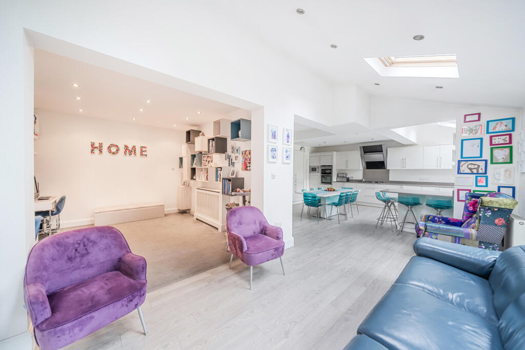 1348986-11-68c19a...