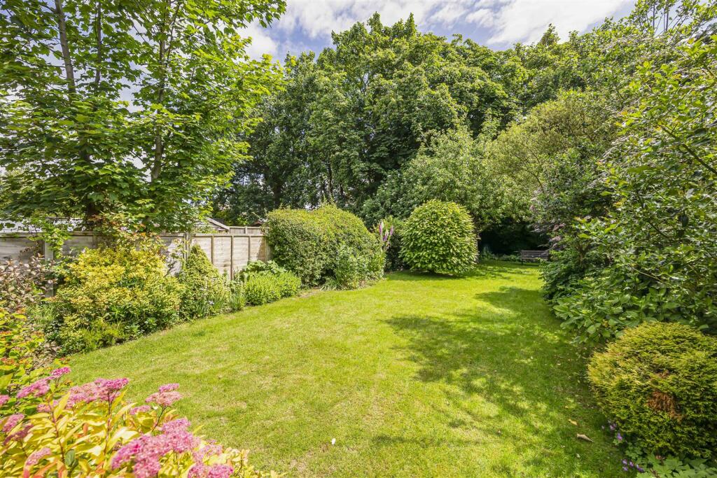 Cleeve View Road | Garden