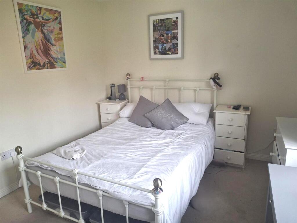Master bedroom.jpg
