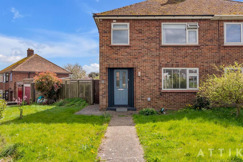 10 Queens Drive, Halesworth IP19 8DN (27).jpg